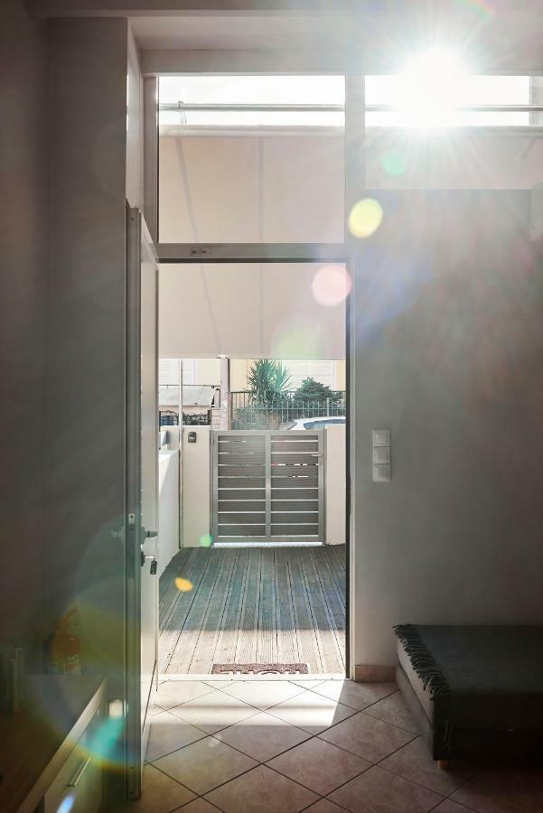 Spacious Apartment-600M From The Subway Афины Экстерьер фото