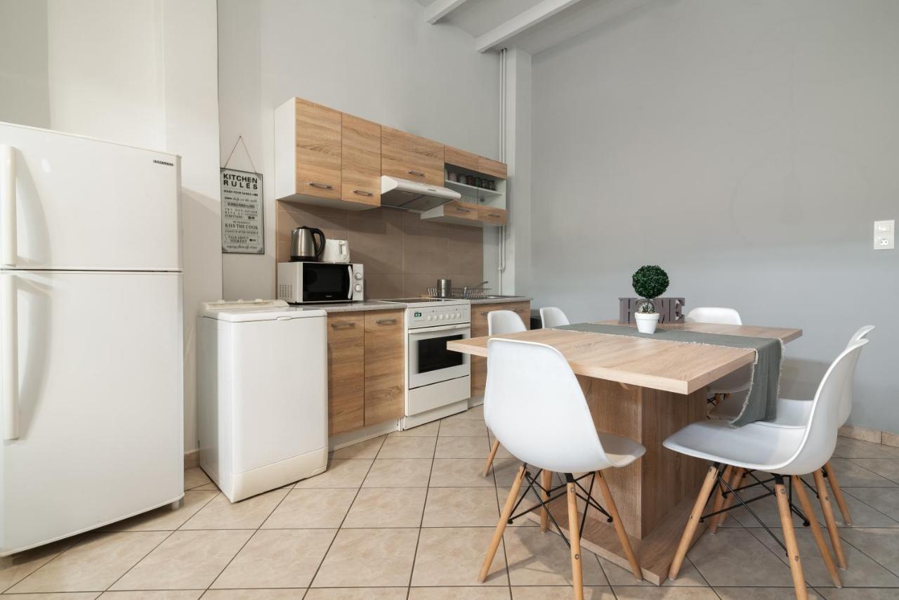 Spacious Apartment-600M From The Subway Афины Экстерьер фото